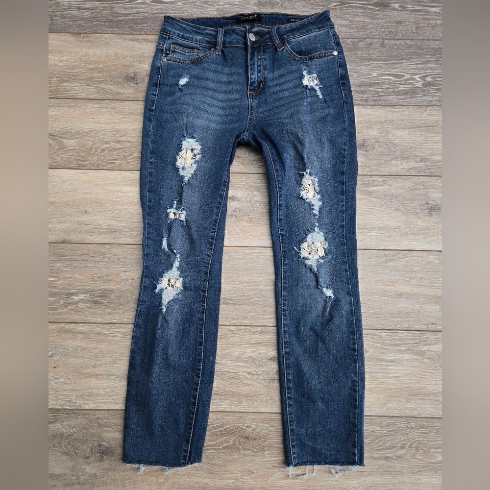 Judy Blue skinny fit jeans distressed with lace in the ripped holes cropped 7/8